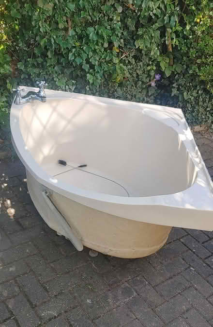 Photo of free Corner bathtub (Wigmore ME8) #1