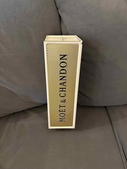 Photo of free Moet Chandon metal gift box (Williamsburg) #2