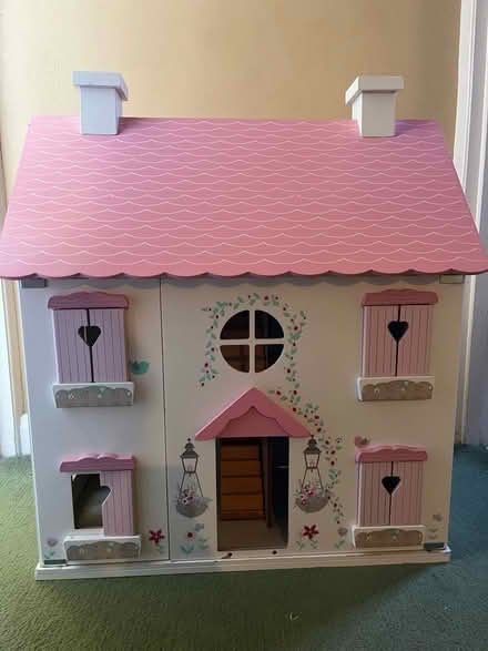 Photo of free Dollhouse (Bletchingley RH1) #2