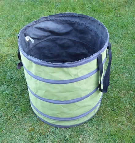 Photo of free Pop-up leaf bag with handles (Vange SS16) #1