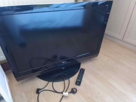 Photo of free LG 37 inch flatscreen tv (Epworth DN9) #1