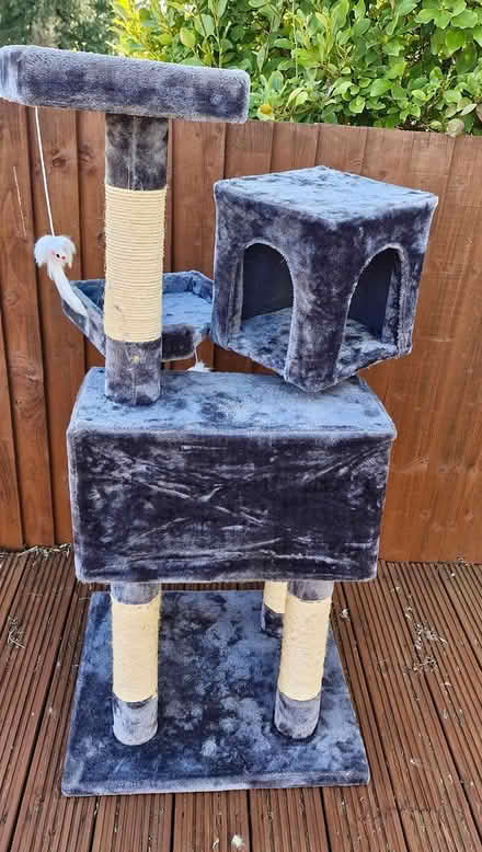 Photo of free Cat tower/scratcher (HP2) #1