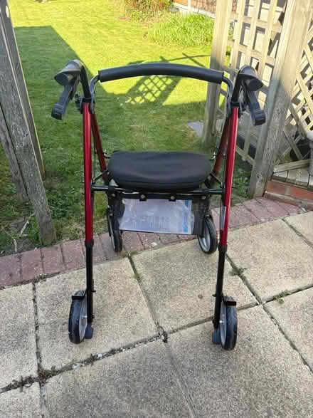 Photo of free Shopper/walker (HA3) #1