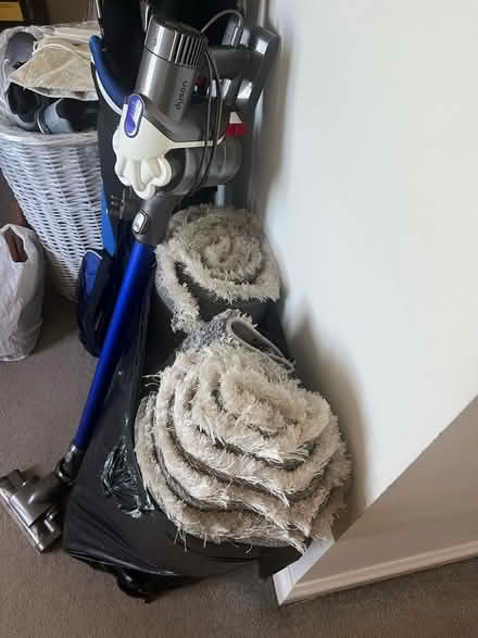 Photo of free Big rug and non working dyson hoover (Penge SE20) #1