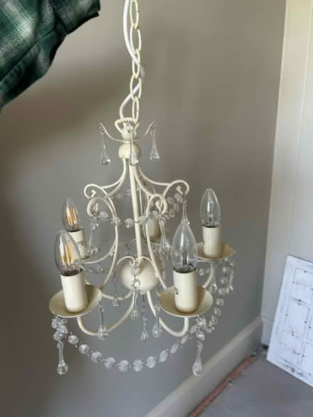 Photo of free Small chandelier (South Holmwood RH5) #1