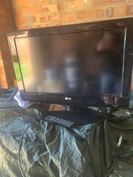 Photo of free LG tv and remote (Norwich . NR6) #1