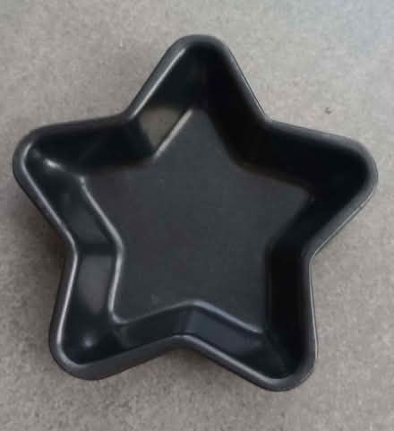 Photo of free Mini star shaped cake tins (Saint George's CO2) #1
