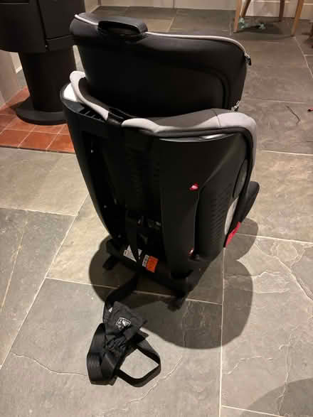 Photo of free Child’s isofix car seat (Penarth CF64) #2