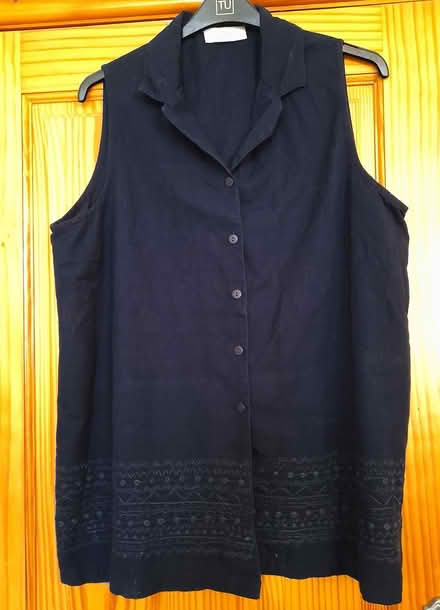 Photo of free Pretty Linen Mix Top Size 22 (Nelson BB9) #1