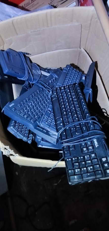 Photo of free keyboards (Gorse Hill M32) #1