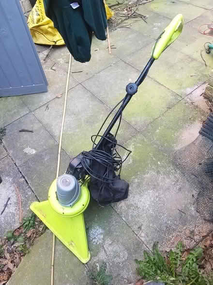 Photo of free Leaf vac (Cowcliffe HD2) #1