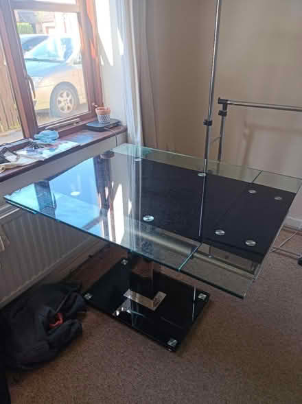 Photo of free Extendable glass table (CB4) #1