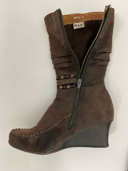 Photo of free Stunning boots (Eu37) (Bloor/ The West Mall) #1