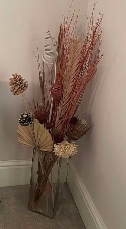 Photo of free Vase & Dried Flowers (Kilbarchan) #1