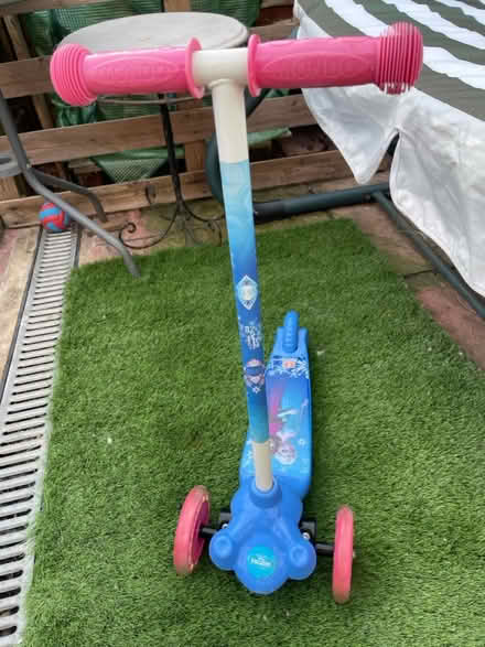 Photo of free Girls frozen scooter (Cheshunt EN7) #1