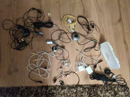 Photo of free Cables and chargers (Kingston Bagpuize OX13) #1