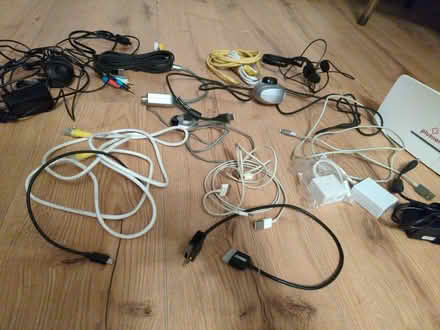 Photo of free Cables and chargers (Kingston Bagpuize OX13) #2