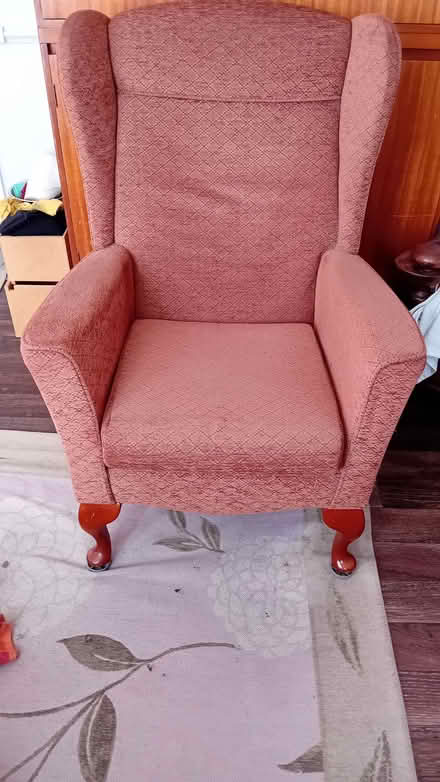 Photo of free Old style comfy chair (E9) #1
