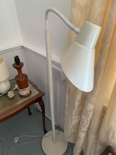 Photo of free A collection of various lamp bases (OX10 6hq) #2