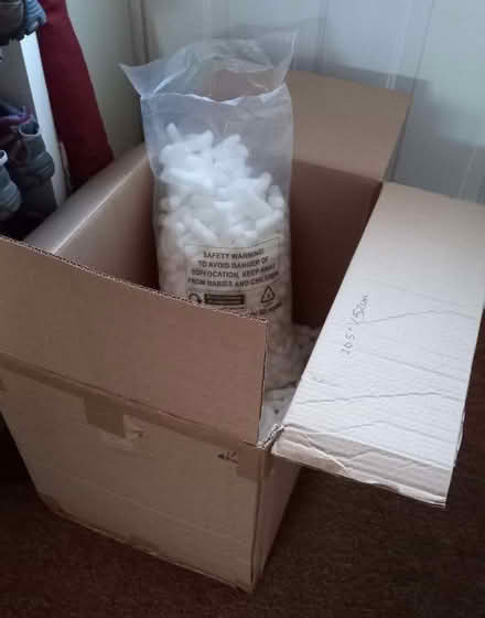 Photo of free Large box with packing chips (Bicester OX26) #1