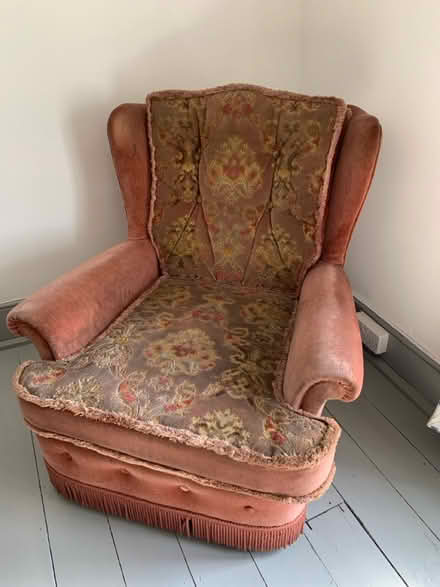 Photo of free Pair of very 70s armchairs (OX10 6hq) #1