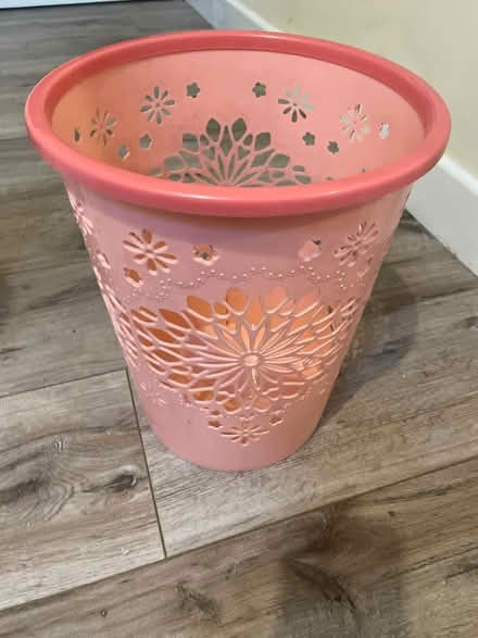 Photo of free Waste Basket (Tottenham N17) #1
