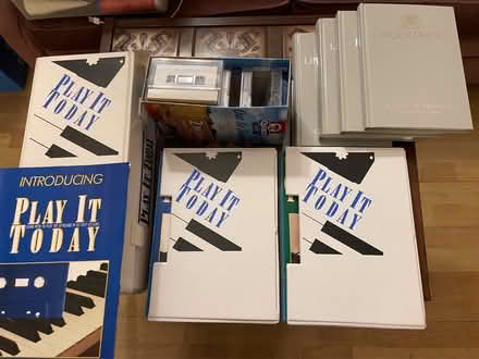 Photo of free Learn to play keyboard/learn French (HA74BJ) #1