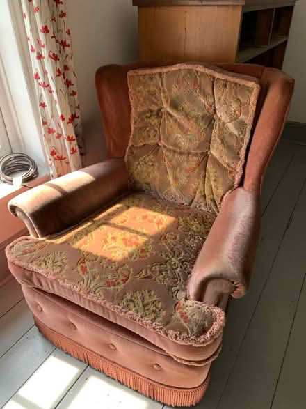 Photo of free Pair of very 70s armchairs (OX10 6hq) #3