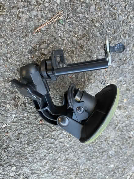 Photo of free Car windscreen phone mount (RG4) #1
