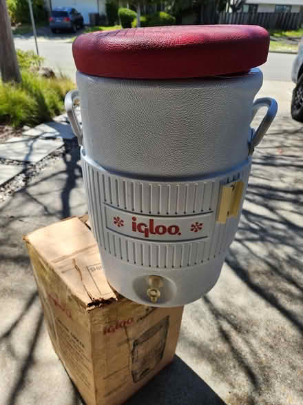 Photo of free 5 Gallon Igloo Cooler (Near Bubb and Rainbow Cupertin) #1