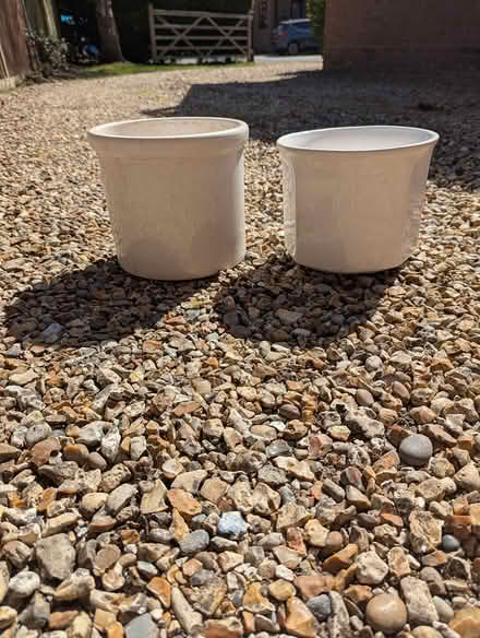 Photo of free 2 white ceramic plant pots (Hook RG27) #1