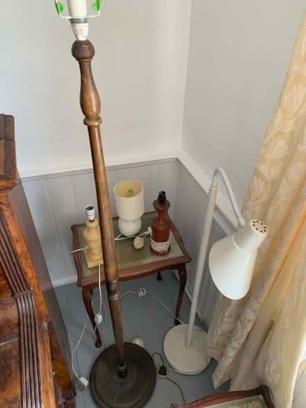 Photo of free A collection of various lamp bases (OX10 6hq) #3