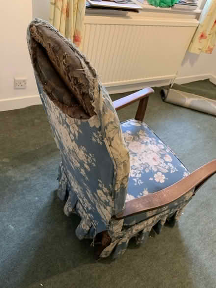 Photo of free Very old armchair - needs TLC (OX10 6hq) #4