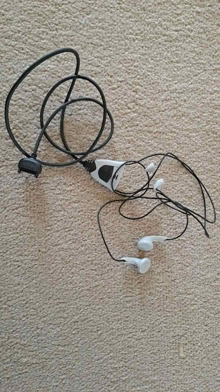 Photo of free Nokia HDS-3 headset (Winkfield Row RG42) #1