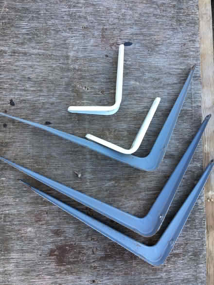 Photo of free selection of shelf brackets (Brogborough MK43) #1