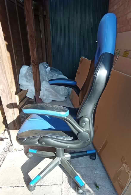 Photo of free Swivel chair for home office or gaming. (Kilby Bridge LE18) #4