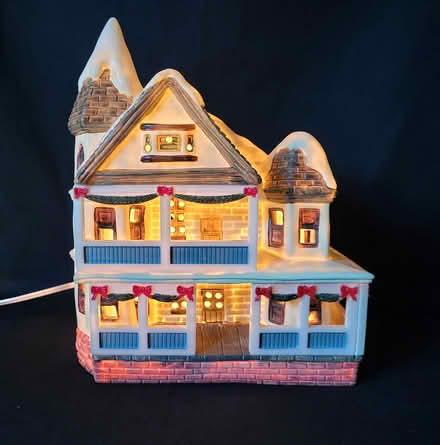 Photo of free Holiday Light Up House (Crescent Park) #1