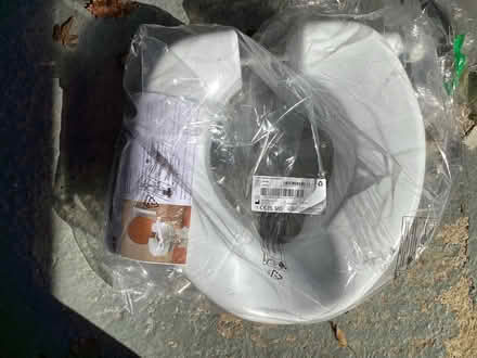 Photo of free Raised toilet seat (Kidlington OX5) #1