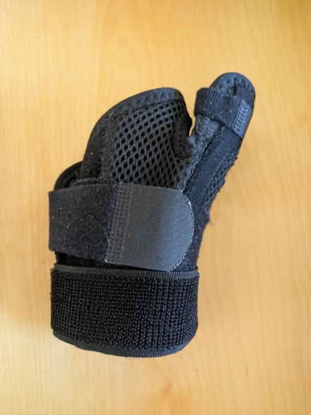 Photo of free Thumb and wrist brace (AL1 Sopwell) #2