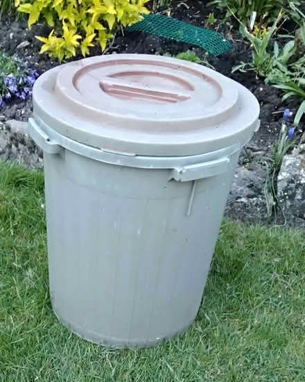 Photo of free Small outside bin (Eastcote HA4) #1