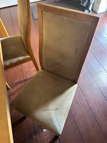 Photo of free Extendable dinning table, 6 chairs (Bexleyheath) #4