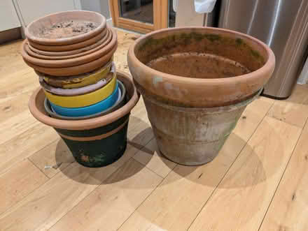 Photo of free Assorted terracotta pots (Canonbury N1) #1