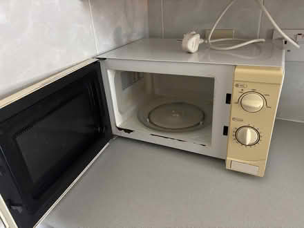 Photo of free Microwave (NW11 Golders Green) #1