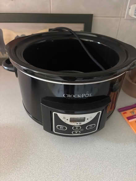 Photo of free Crock pot -Missing lid (NW11 Golders Green) #1
