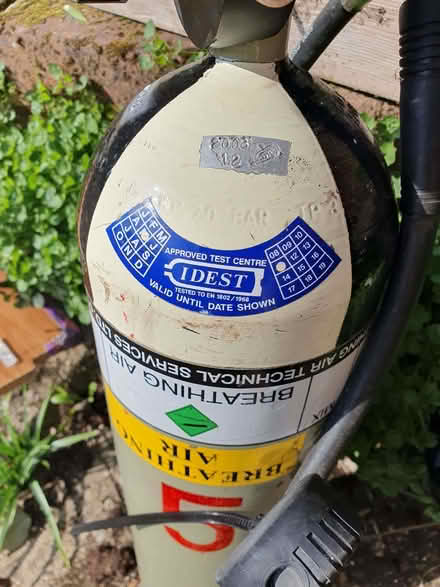 Photo of free scuba diving air tank cylinder (Chesham HP5) #3