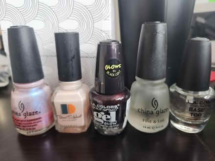 Photo of free Nail paints, top & base coats (20774) #1