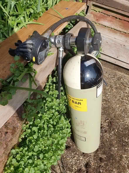 Photo of free scuba diving air tank cylinder (Chesham HP5) #1