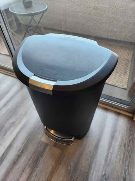 Photo of free Mid-Sized Kitchen Trashcan (Culver City) #1