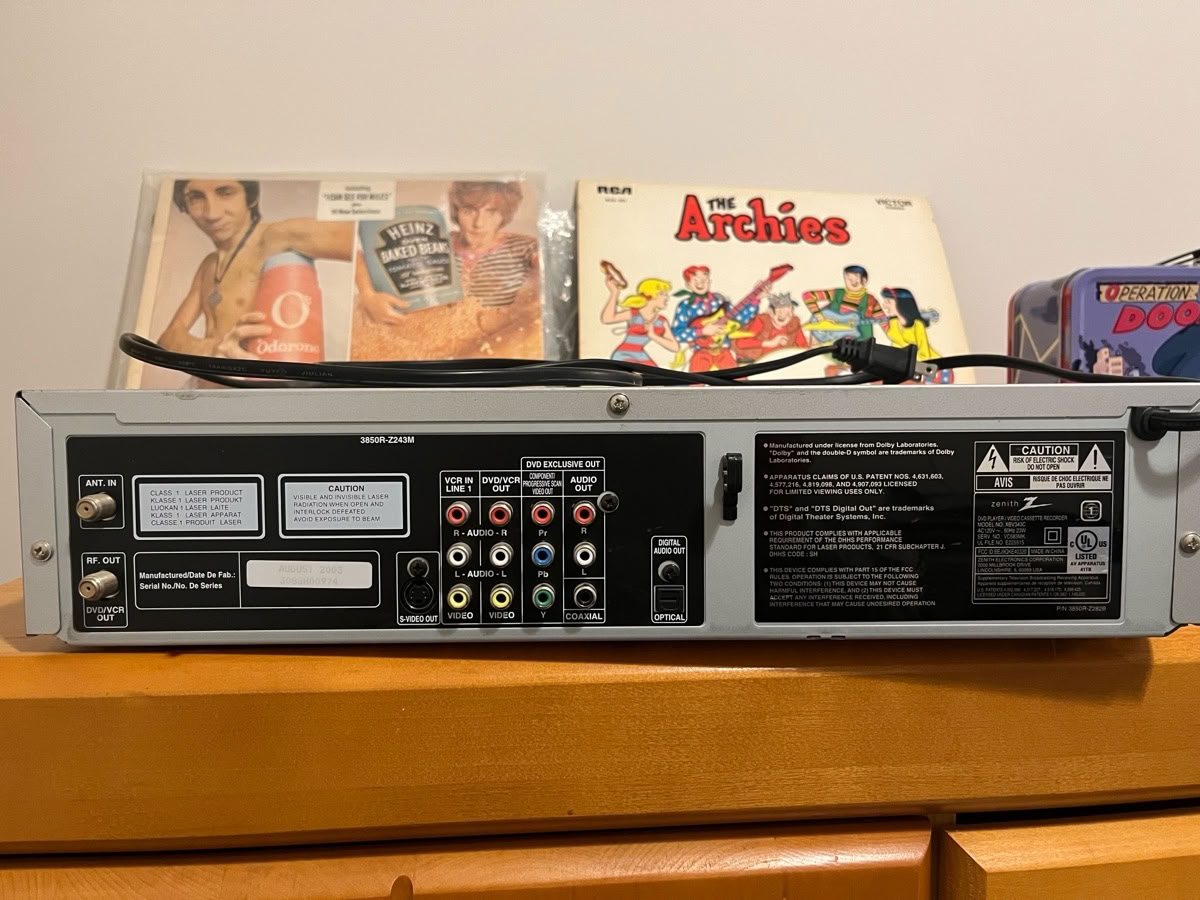 Free: DVD/VHS player (Midtown)