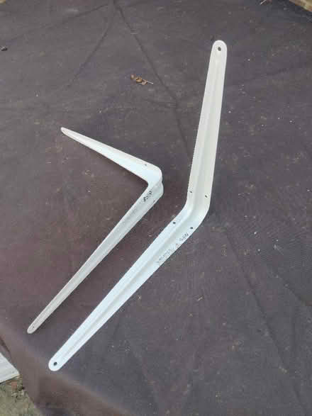 Photo of free Shelf brackets (Chesham HP5) #1